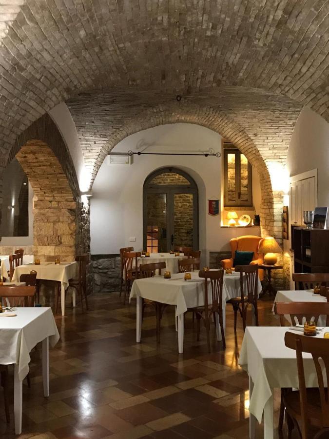אסיסי Hotel La Fortezza מראה חיצוני תמונה