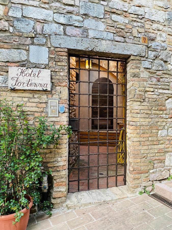 אסיסי Hotel La Fortezza מראה חיצוני תמונה
