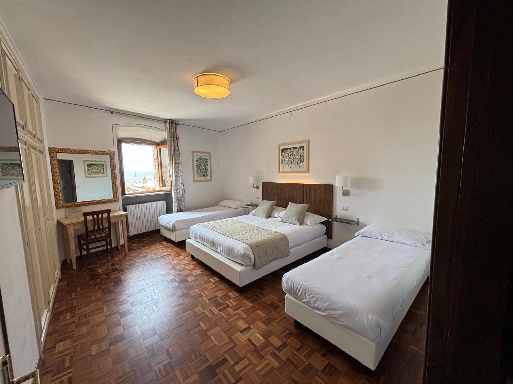 אסיסי Hotel La Fortezza מראה חיצוני תמונה