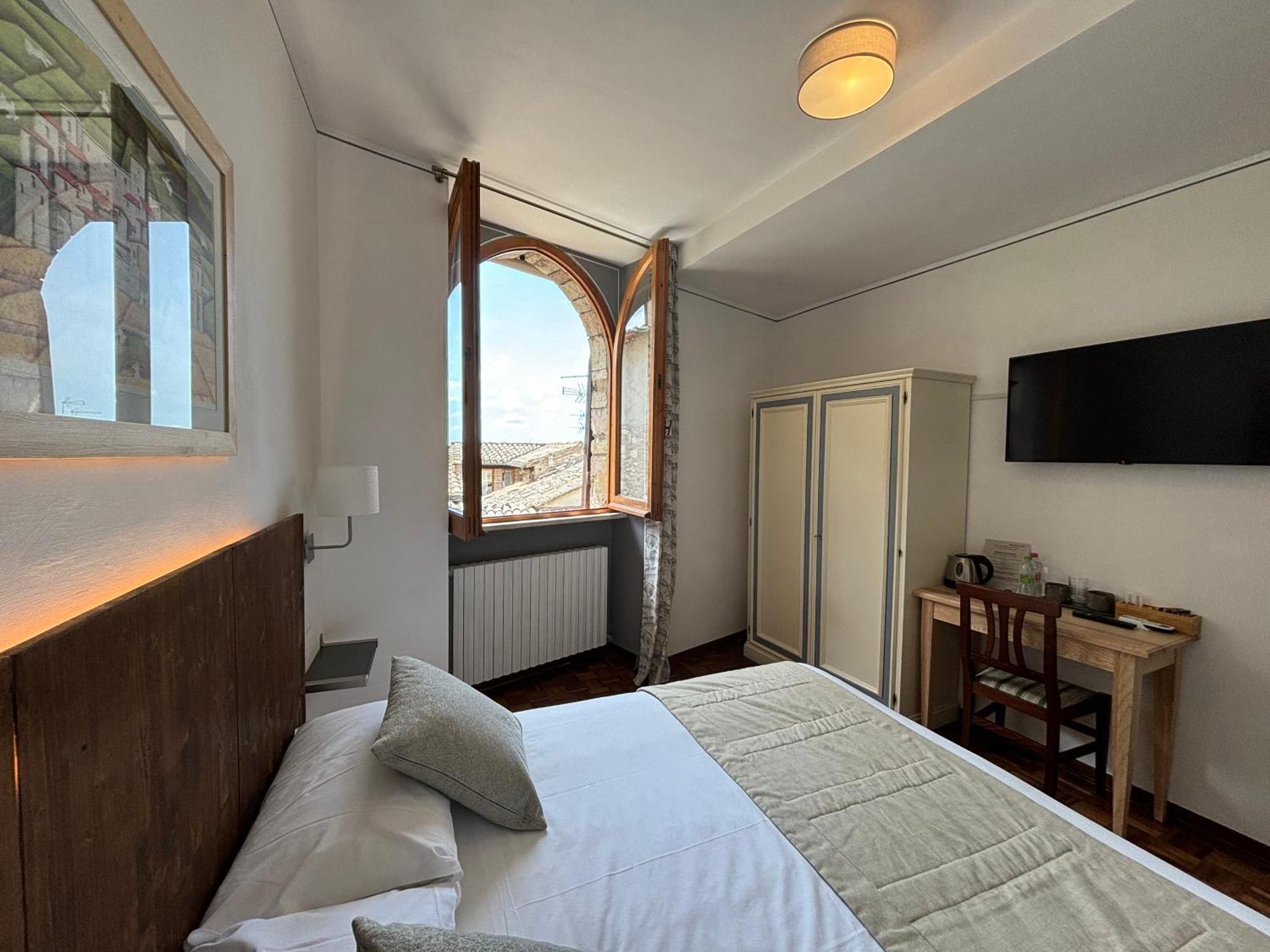 אסיסי Hotel La Fortezza מראה חיצוני תמונה