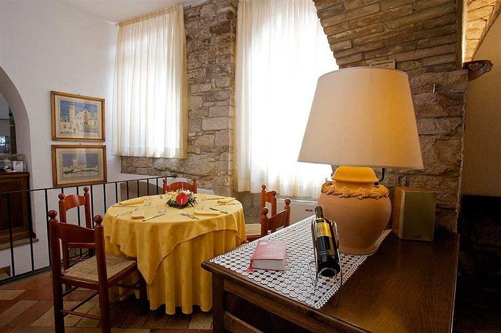 אסיסי Hotel La Fortezza מראה חיצוני תמונה